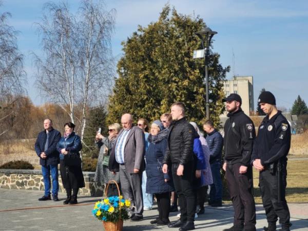 У день народження Тараса Шевченка у Ковелі поклали квіти до пам’ятника Кобзарю3