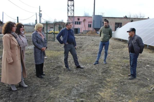 У Кодимі на території медичного закладу встановили потужну сонячну електростанцію5