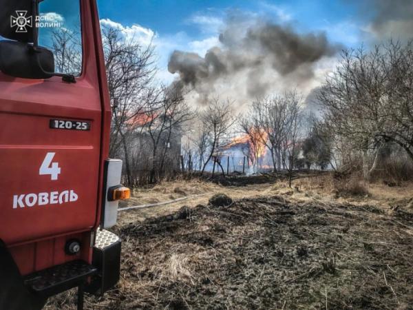 У Ковелі рятувальники гасили пожежі у садівничих масивах2