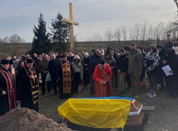 У Красненській громаді ще одне прощання з Героєм-захисником Ярославом Раком3