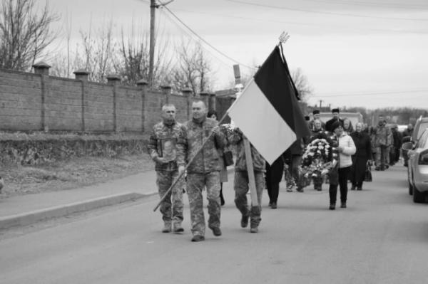 У Прилуцькому поховали військовослужбовця Святослава Каразію2