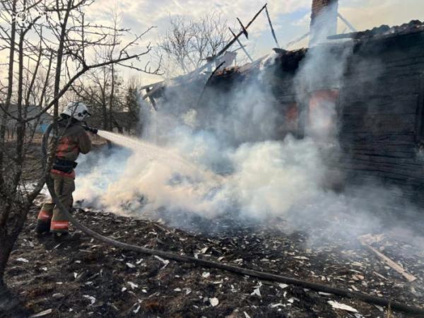 У селі Майдан вогонь від посуші перекинувся на літню кухню2