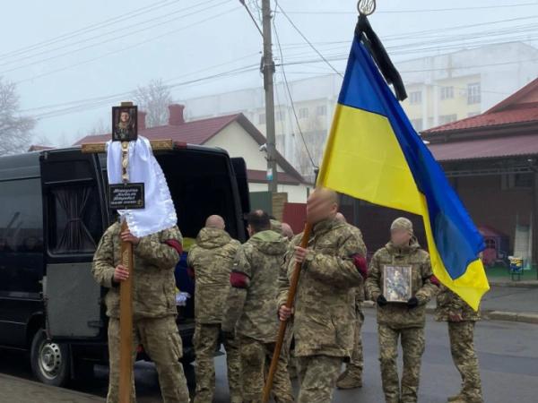 У Володимирі попрощалися із захисником Миколою Менкунцем12