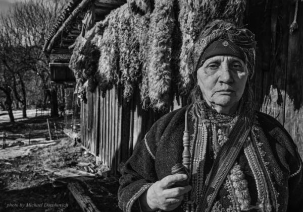 Відомий закарпатський фотограф зробив неймовірні світлини жителів села Стебний на Рахівщині