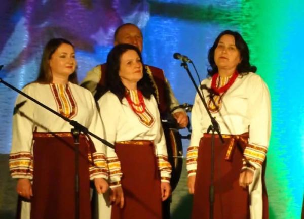 На весняно-великодньому концерті у Турійську зібрали понад 9 тисяч гривень для ЗСУ13