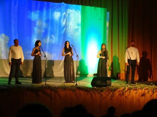 На весняно-великодньому концерті у Турійську зібрали понад 9 тисяч гривень для ЗСУ5