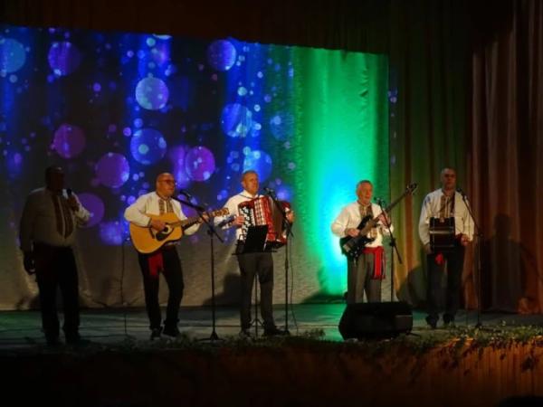 На весняно-великодньому концерті у Турійську зібрали понад 9 тисяч гривень для ЗСУ17
