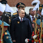 Що стоїть за «перемир'ям» Путіна: страх дронів над Красною площею чи спроба «задобрити» Трампа?