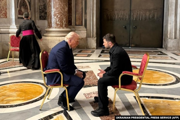 Зустріч Дональда Трампа і Володимира Зеленського в Римі в день поховання папи Франциска 26 квітня 2025 року. Одразу після цієї зустрічі Трамп припустив в соцмережі, що може «Путін його обманює і насправді не хоче миру?»