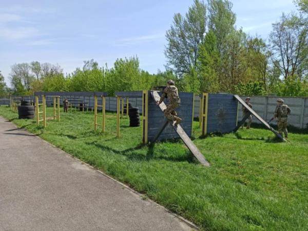 В Острозькому військовому ліцеї провели День військово-патріотичного виховання для школярів Рівненського району6