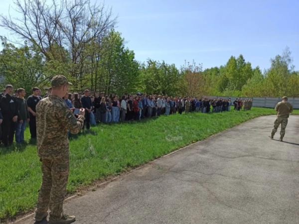 В Острозькому військовому ліцеї провели День військово-патріотичного виховання для школярів Рівненського району15