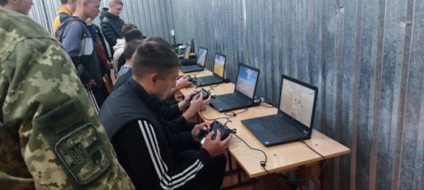 В Острозькому військовому ліцеї провели День військово-патріотичного виховання для школярів Рівненського району10