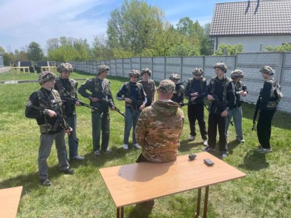 В Острозькому військовому ліцеї провели День військово-патріотичного виховання для школярів Рівненського району8