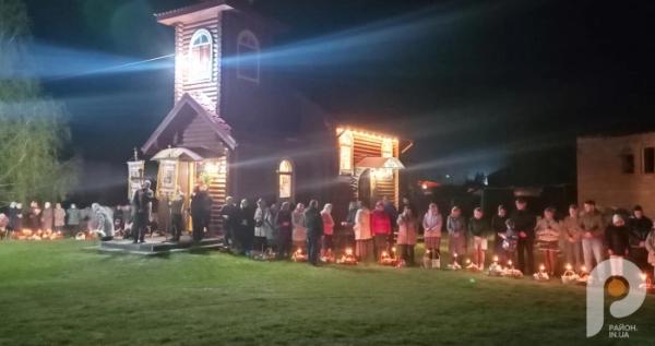 Всенічна Великодня служба у Зарічному