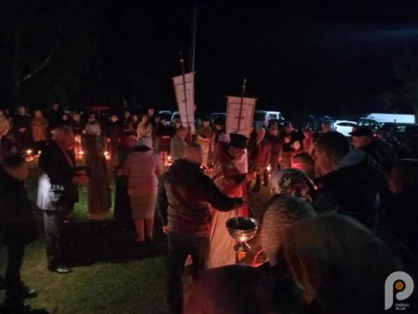 З вірою і молитвою: як у Зарічному у Великодню ніч освячували паски7