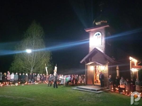 З вірою і молитвою: як у Зарічному у Великодню ніч освячували паски11
