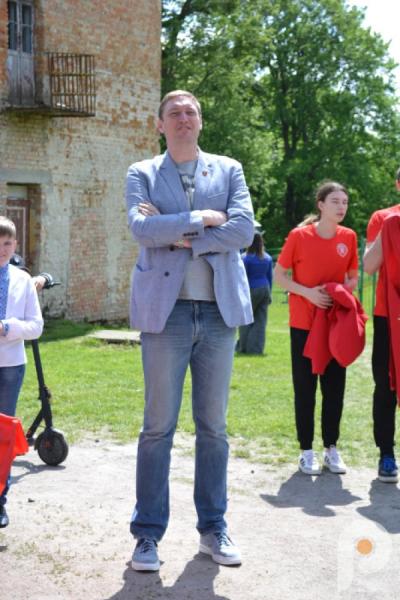 60 тисяч гривень для ЗСУ: учні Спецшколи у Великих Межирічах провели родинне свято та благодійний ярмарок41