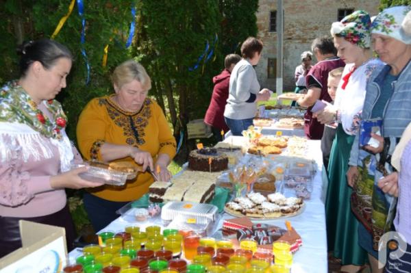 60 тисяч гривень для ЗСУ: учні Спецшколи у Великих Межирічах провели родинне свято та благодійний ярмарок48