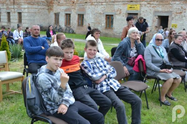 60 тисяч гривень для ЗСУ: учні Спецшколи у Великих Межирічах провели родинне свято та благодійний ярмарок28