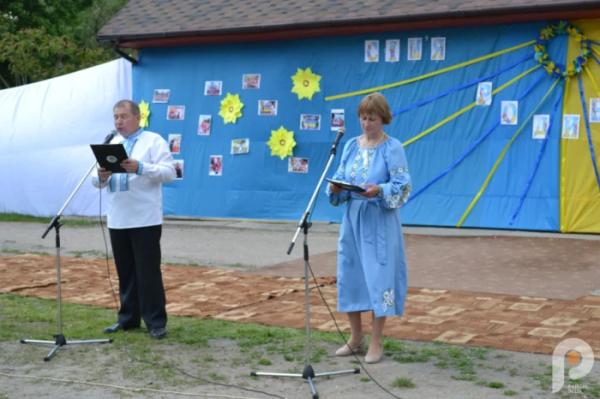 60 тисяч гривень для ЗСУ: учні Спецшколи у Великих Межирічах провели родинне свято та благодійний ярмарок37