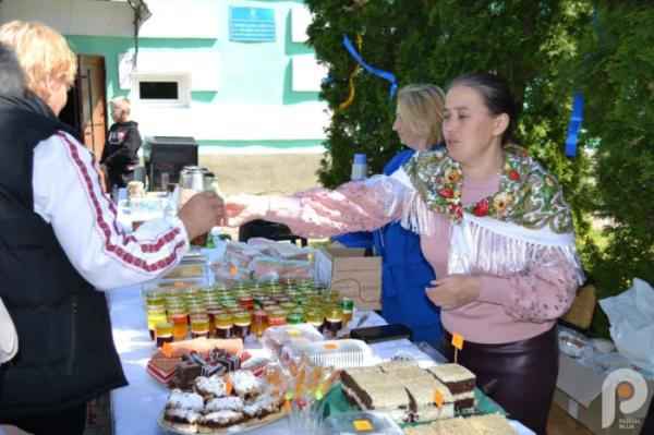 60 тисяч гривень для ЗСУ: учні Спецшколи у Великих Межирічах провели родинне свято та благодійний ярмарок6