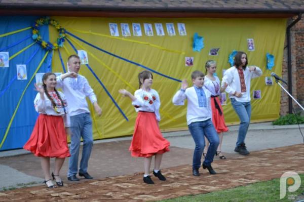 60 тисяч гривень для ЗСУ: учні Спецшколи у Великих Межирічах провели родинне свято та благодійний ярмарок90