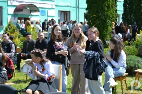 60 тисяч гривень для ЗСУ: учні Спецшколи у Великих Межирічах провели родинне свято та благодійний ярмарок29