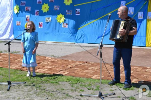 60 тисяч гривень для ЗСУ: учні Спецшколи у Великих Межирічах провели родинне свято та благодійний ярмарок57