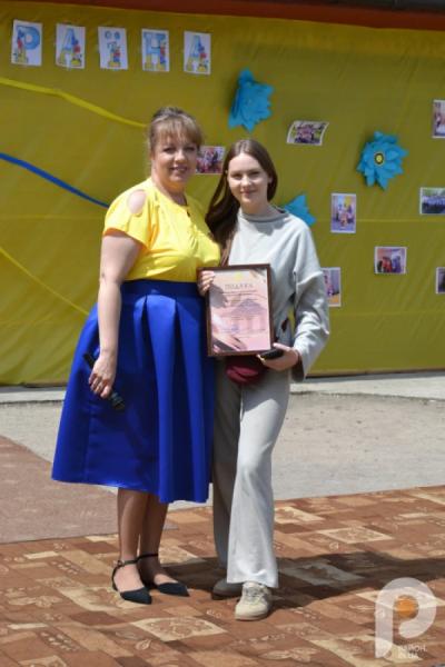 60 тисяч гривень для ЗСУ: учні Спецшколи у Великих Межирічах провели родинне свято та благодійний ярмарок88