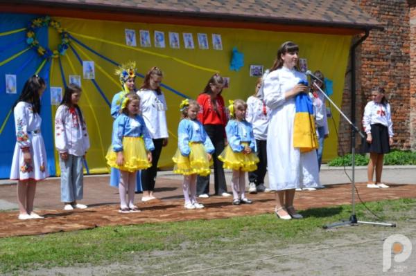 60 тисяч гривень для ЗСУ: учні Спецшколи у Великих Межирічах провели родинне свято та благодійний ярмарок24