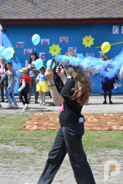 60 тисяч гривень для ЗСУ: учні Спецшколи у Великих Межирічах провели родинне свято та благодійний ярмарок74