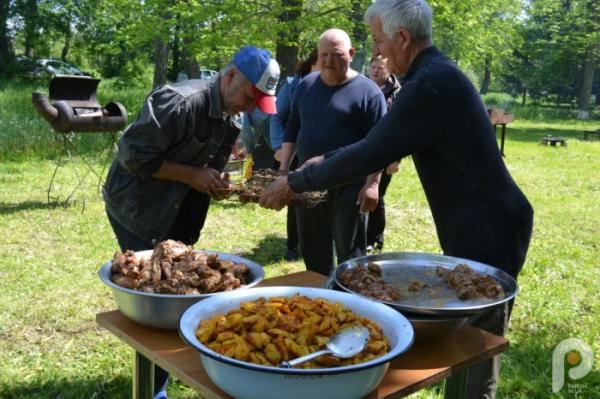 60 тисяч гривень для ЗСУ: учні Спецшколи у Великих Межирічах провели родинне свято та благодійний ярмарок82