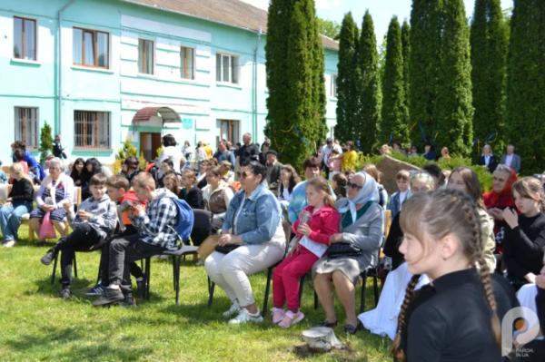 60 тисяч гривень для ЗСУ: учні Спецшколи у Великих Межирічах провели родинне свято та благодійний ярмарок47