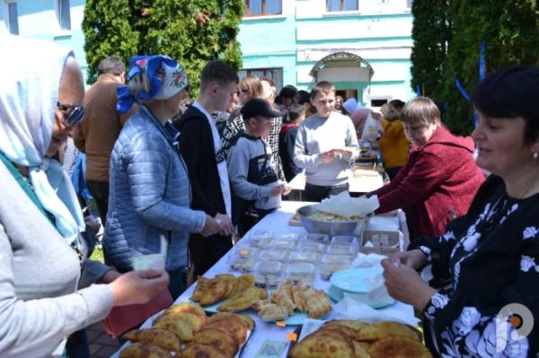 60 тисяч гривень для ЗСУ: учні Спецшколи у Великих Межирічах провели родинне свято та благодійний ярмарок50