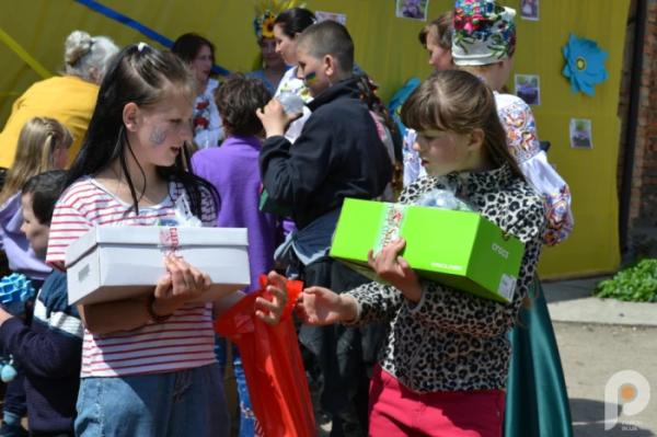 60 тисяч гривень для ЗСУ: учні Спецшколи у Великих Межирічах провели родинне свято та благодійний ярмарок1