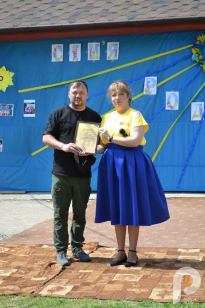 60 тисяч гривень для ЗСУ: учні Спецшколи у Великих Межирічах провели родинне свято та благодійний ярмарок12