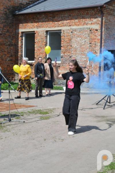 60 тисяч гривень для ЗСУ: учні Спецшколи у Великих Межирічах провели родинне свято та благодійний ярмарок76