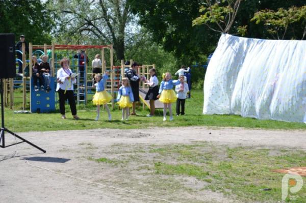 60 тисяч гривень для ЗСУ: учні Спецшколи у Великих Межирічах провели родинне свято та благодійний ярмарок15