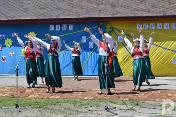 60 тисяч гривень для ЗСУ: учні Спецшколи у Великих Межирічах провели родинне свято та благодійний ярмарок22