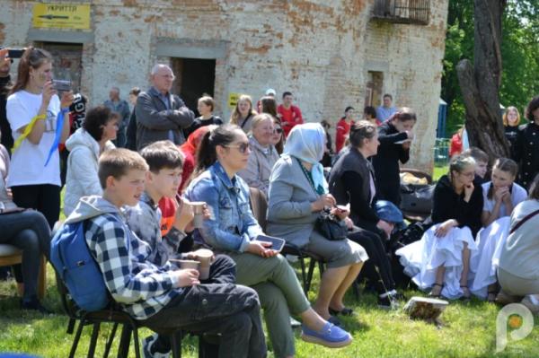 60 тисяч гривень для ЗСУ: учні Спецшколи у Великих Межирічах провели родинне свято та благодійний ярмарок49