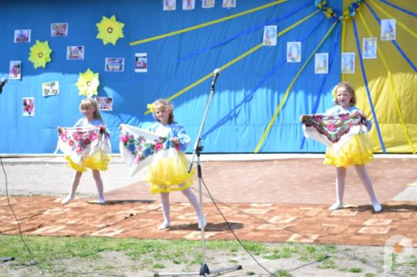 60 тисяч гривень для ЗСУ: учні Спецшколи у Великих Межирічах провели родинне свято та благодійний ярмарок52