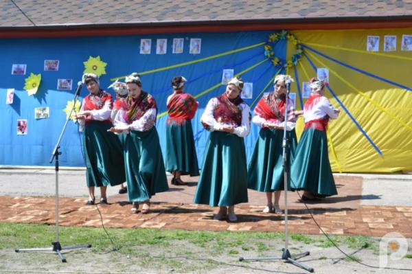 60 тисяч гривень для ЗСУ: учні Спецшколи у Великих Межирічах провели родинне свято та благодійний ярмарок19