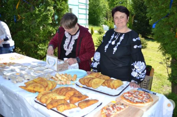 60 тисяч гривень для ЗСУ: учні Спецшколи у Великих Межирічах провели родинне свято та благодійний ярмарок11