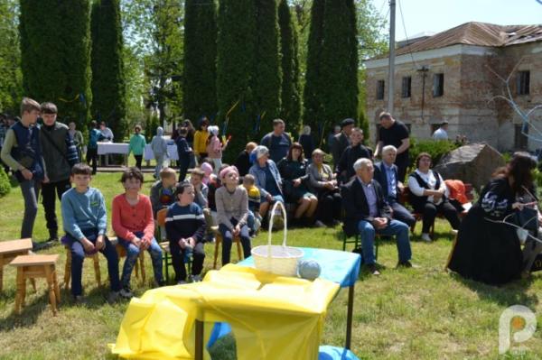 60 тисяч гривень для ЗСУ: учні Спецшколи у Великих Межирічах провели родинне свято та благодійний ярмарок58