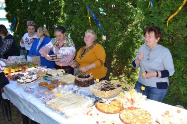 60 тисяч гривень для ЗСУ: учні Спецшколи у Великих Межирічах провели родинне свято та благодійний ярмарок23