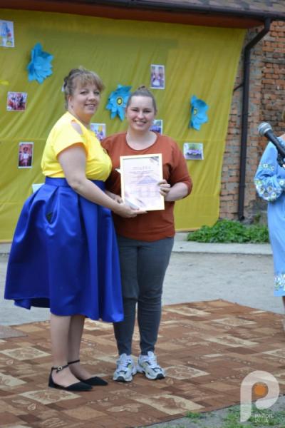 60 тисяч гривень для ЗСУ: учні Спецшколи у Великих Межирічах провели родинне свято та благодійний ярмарок33