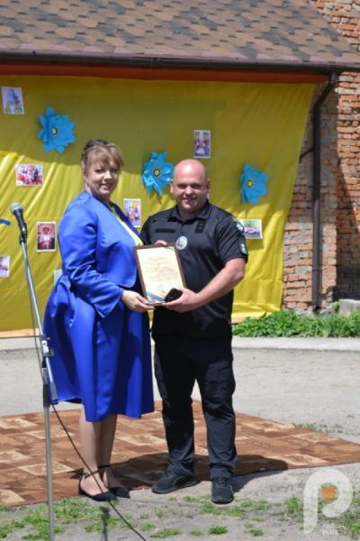 60 тисяч гривень для ЗСУ: учні Спецшколи у Великих Межирічах провели родинне свято та благодійний ярмарок44