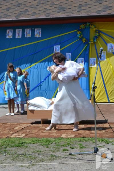 60 тисяч гривень для ЗСУ: учні Спецшколи у Великих Межирічах провели родинне свято та благодійний ярмарок91