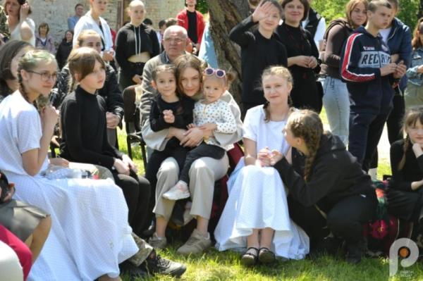 60 тисяч гривень для ЗСУ: учні Спецшколи у Великих Межирічах провели родинне свято та благодійний ярмарок83