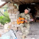 Боєць «Сталевої Сотки» заспівав пісню «Мамо…»